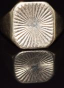 A 9ct gold signet ring, 4.7g, size M