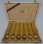 Cased set of six hallmarked silver anointing or tea spoons, London 1936, maker Saunders,