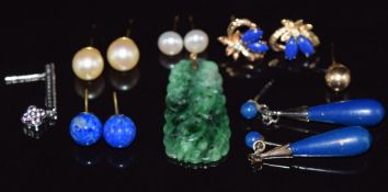 A carved jade plaque, pair of lapis lazuli earrings, 9ct white gold earring, two pairs of 9ct gold