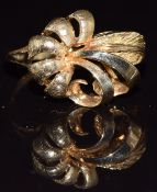 A yellow metal ring, 4.7g, size O