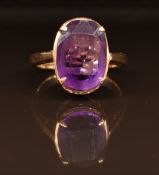 A 9ct gold ring set with an amethyst, 3.6g, size I