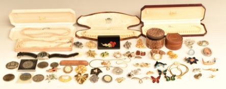 A collection of costume jewellery including faux pearls, vintage brooches, etc