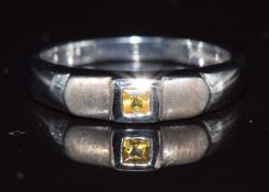 A 9k white gold ring set with a yellow sapphire, 2.8g, size M/N
