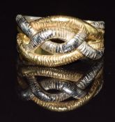 An 18ct gold bi-coloured ring, 4.6g, size M