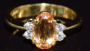 An 18ct gold ring set with a topaz and diamonds, 4,7g, size L
