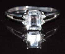 A 9k white gold ring set with an emerald cut fire beryl and white topaz, 2g, size P