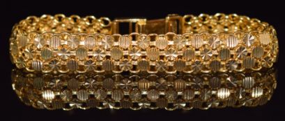 A 22ct gold bracelet, 14cm long, 22.1g