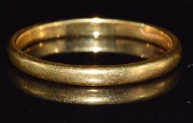 A 22ct gold wedding band / ring, 4.1g, size W