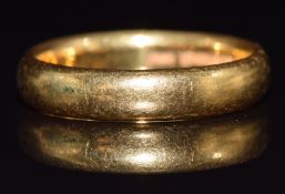 A 22ct gold wedding band / ring, 6.7g, size P