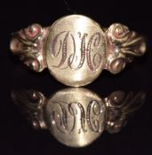 A 9ct gold signet ring, 1.2g, size L
