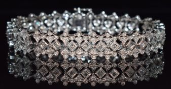 An 18ct white gold bracelet set with diamonds, 18cm long, 29.4g