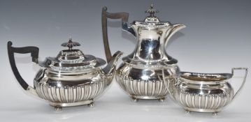 George V hallmarked silver teaset comprising teapot, hot water jug and sugar bowl, Sheffield 1922,