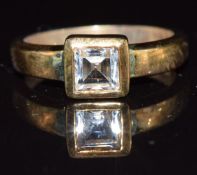 A 9ct gold ring set with glacier topaz, 4.4g, size M