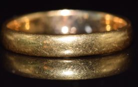 A 22ct gold wedding band / ring, 3.1g, size M