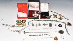 A collection of jewellery including banded agate brooch and silver including brooch set with