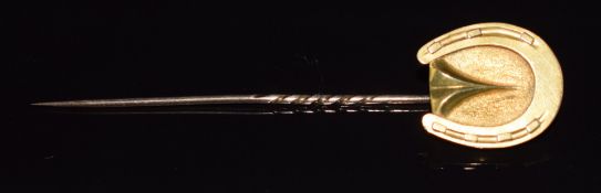 Victorian yellow metal stick pin in the form of a horseshoe verso a locket compartment, 4.8g, 8cm