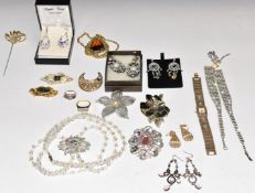 A collection of jewellery including Exquisite brooch, filigree earrings, silver ring, diamanté