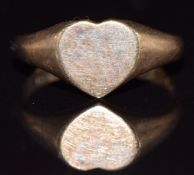 A 9ct gold heart shaped signet ring, 2.8g, size N