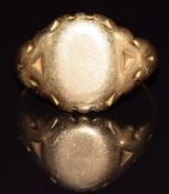 An 18ct gold signet ring, 9.4g, size Q