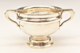 George V hallmarked silver pedestal twin handled bowl, Birmingham 1930, maker Jay's, width 16cm,