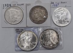 Five USA silver Dollars comprising 1926 Denver Peace, a 1935 example, and three Liberty Dollars