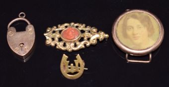 A collection of 9ct gold jewellery comprising gold padlock (2.8g), locket, brooch (0.8g) and section