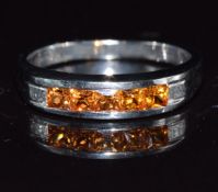 A 9k white gold ring set with golden sapphires, 2.9g, size M
