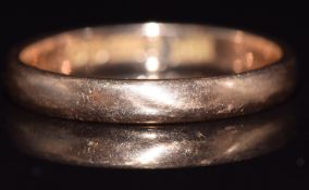 A 9ct gold wedding band / ring, 1.85g, size L