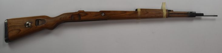 Karabiner K98 bolt-action rifle stock stamped '611' with metal butt plate, forend tip, ram-rod and