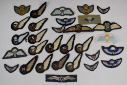 Collection of thirty Royal Air Force and Army cloth and brevet badges including SAS, Parachute