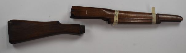 Short magazine Lee Enfield No.5 Mk.I bolt-action jungle carbine rifle stock 81cm long.