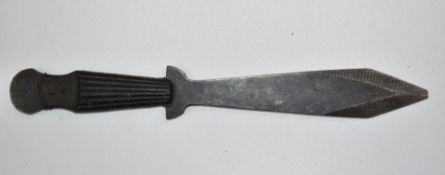 Small throwing knife with rubber handle and 14cm dagger blade with letter 'E' marking. PLEASE NOTE