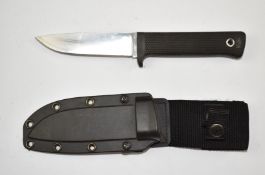 San Mai VG-1 Master Hunter cold steel hunting knife with 11cm blade, rubber handle, sheath and