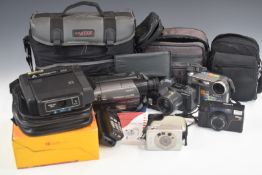 Collectable cameras and accessories including Kodamatic with original boxes for both camera and