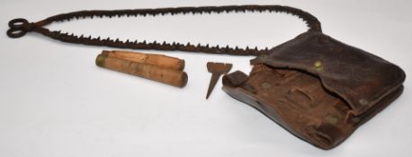 WW2 American folding saw by Disston with leather pouch