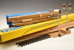 Peco 0 guage track comprising unopened box of SL-700BH track, further box containing four lengths,