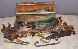 Vintage woodworking tools, in chest, to include Stanley Bailey No.4 plane, moulding planes, saws,