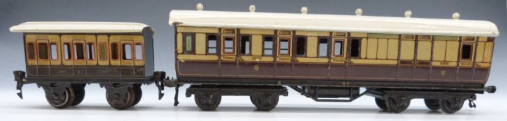 Carette 0 gauge railway carriage together with a Marklin GWR example, length of longer 34cm