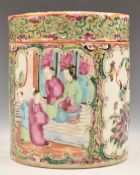 19thC Chinese famille rose covered pot decorated with court scenes and birds, height 12cm