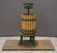 Vigo coopered fruit/cider press with screw mechanism and accessories, H58cm