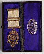 9ct gold Masonic jewel, in original Kenning box, weight of jewel or medal without ribbon etc 6.7g