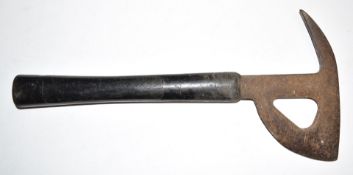 WW2 Air Ministry escape axe stamped Erwell 1943 and AM below crown, L40cm