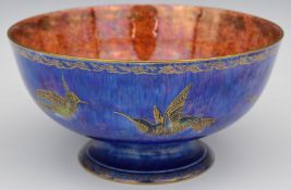 Wedgwood lustre pedestal bowl decorated with hummingbirds, H12.5 x D24cm