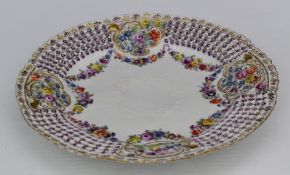 Meissen style reticulated cabinet plate decorated with flowers, diameter 24.5cm