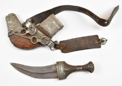 A 19thC/20thC silver-mounted jambiya with horn handle and 18cm blade. PLEASE NOTE ALL BLADED ITEMS