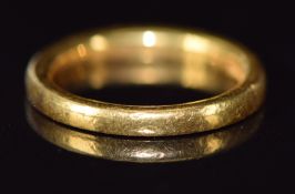 A 22ct gold wedding band / ring, 4.2g, size I/J