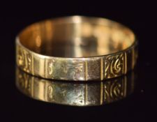 An 18ct gold wedding band/ ring with engraved panel decoration, Birmingham 1868, 2.7g, size Q