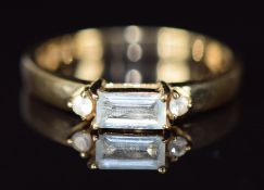 A 9ct gold ring set with an aquamarine and white topaz, 2g, size N