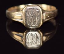 A 9ct gold signet ring, 2g, size O