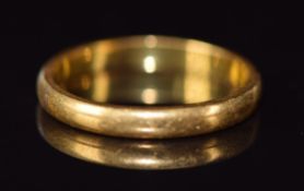 A 22ct gold wedding band / ring, 3.8g, size P